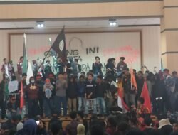 Demo Kantor DPRD Bone, Mahasiswa: Dewan Pembunuh Rakyat