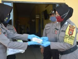 Peduli, Ketua Bhayangkari Beri Bantuan ke Personel Polres Bone