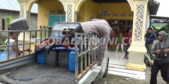Penimbun di Sibulue Digerebek Polisi, 95 Jerigen BBM Subsidi Siap Jual Diamankan