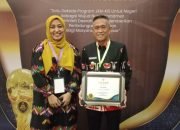 Luar Biasa, Pj Bupati Bone Terima Penghargaan UHC Award