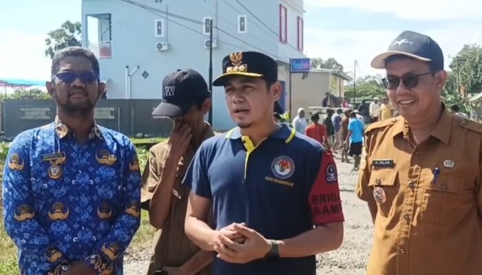 Camat Tanete Riattang Timur dan Masyarakat Inisiasi Pengecoran Jalan Swadaya