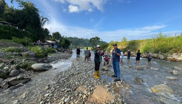 Sungai Mamasa Tercemar, Kades Ancam Denda dan Laporkan ASN Pembuang Sampah