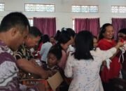 Bupati Bagikan Bendera, Serukan Semngat 17 Agustus
