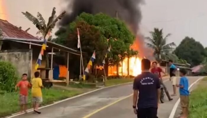 Kebakaran Hebat di Tabulahan, Laptop Hingga Dagangan Ludes