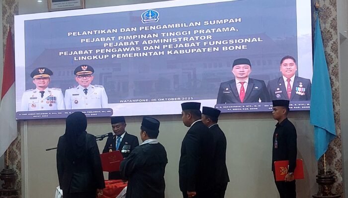 Bupati Bone Lantik Sejumlah Pejabat, Tegaskan Evaluasi Kinerja Tiap Enam Bulan