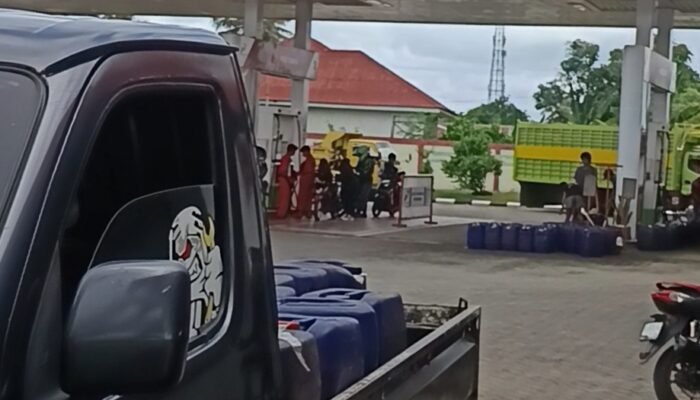 Oknum TNI-Polri di Balik Jeriken Mafia Solar