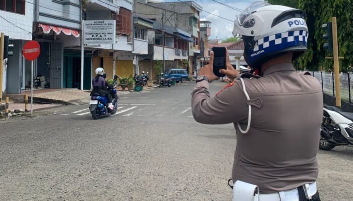Polres Bone Gunakan ETLE Mobile, STNK Pelanggar Bisa Diblokir!