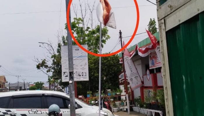 Warga Soroti Bendera Pudar dan Robek di Puskesmas Bajoe