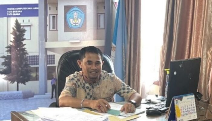 Kepala SMKN 1 Bone Klarifikasi Dugaan Proyek “Asal Jadi” dan Pemberian Rp10 Juta