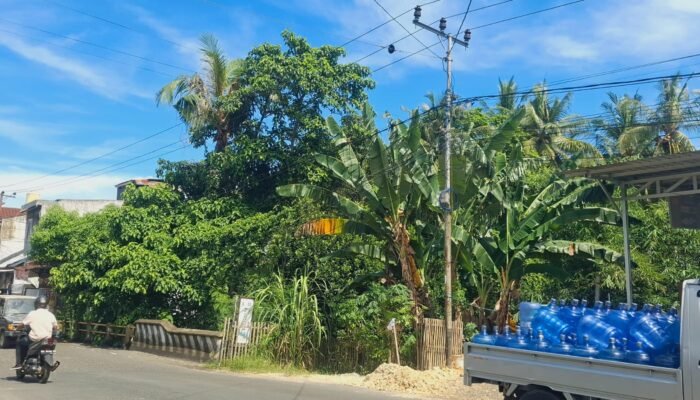 Kabel Semrawut di Langit Bone, Warga Cemas Bahaya Korsleting