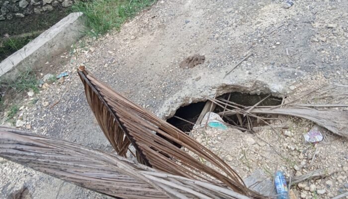 Jembatan di Poros Ajjalireng–Patangnga Jebol, Mobil Warga Terperosok