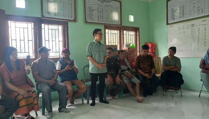 Zulfikar Turun Langsung Bantu Korban Kebakaran Minake Mamasa