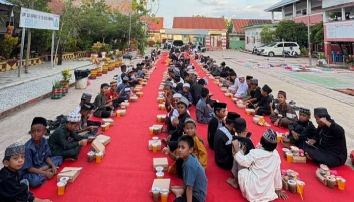 Hangatnya Ramadan di SD Inpres 12/79 Macanang, Guru dan Murid Buka Puasa Bersama