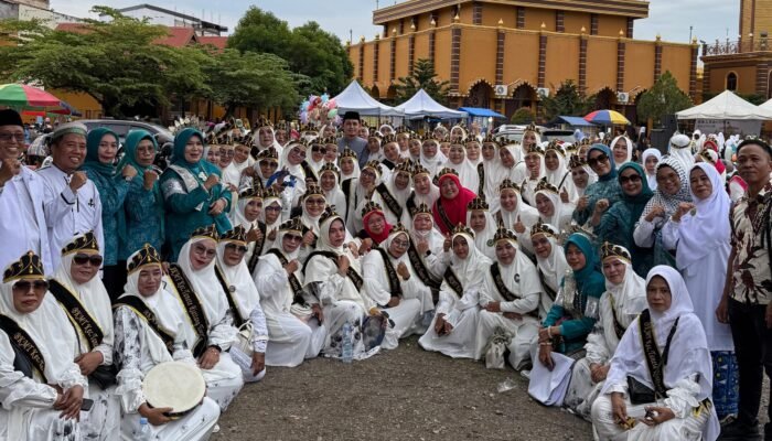 Dilepas Haru Warga, Camat Andi Iqbal Tinggalkan Jejak Kebersamaan di Tanete Riattang Timur