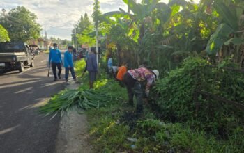 SPPG dan Warga Gotong Royong Bersihkan Saluran