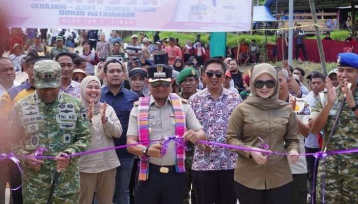 Bupati Bone Resmikan Jembatan Alekale, Warga Kini Tak Lagi Lewat Bambu