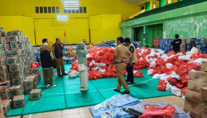 33 Truk Bantuan Banjir Mulai Disalurkan di Bone
