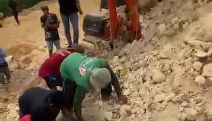 Tragis! Tambang Lampoko Diduga Makan Korban, Detik-detik Evakuasi Pekerja Beredar