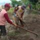 Warga Bersihkan “Warisan” Proyek WIKA, Jalan Rusak dan Pipa Air Tak Kunjung Dibenahi