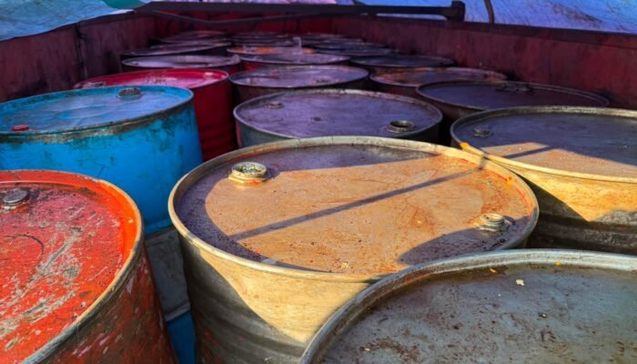 Polres Bone Gagalkan Penyelundupan 10 Ton Solar Subsidi, 48 Drum Diamankan