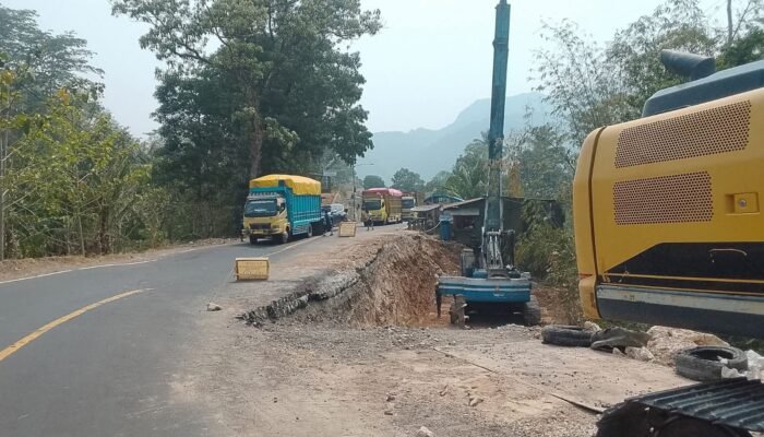 Proyek Jalan Trans Sulawesi di Maros Memanas, Alat Berat Dirusak