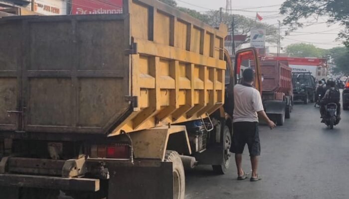 Warga Curiga Truk Tanpa Pelat Nomor Main Solar, Polisi Akan Cek